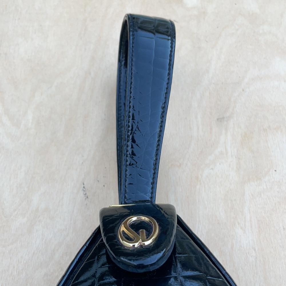NWOT ST. JOHN Gold & Black Pyramid Wristlet / Clutch - Picture 3 of 9